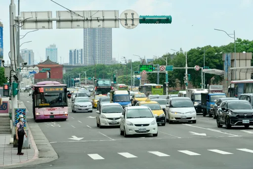 就在今夜!忠孝西路44年「禁騎令」消滅了 機車族把握「這時段」催落去