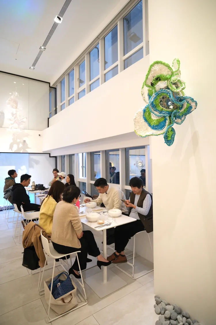 洪郁雯想將海洋帶給她的感受透過藝術形式傳遞給觀者。陳志淵攝