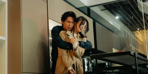 李杏直奔前男友辦公室喬事情 床上老手control菜鳥藍葦華