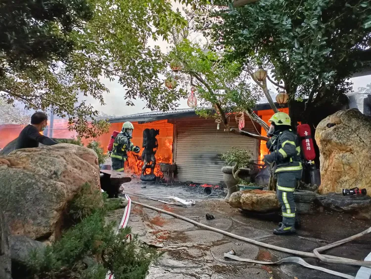 台東寒舍山莊大火。台東縣消防局提供