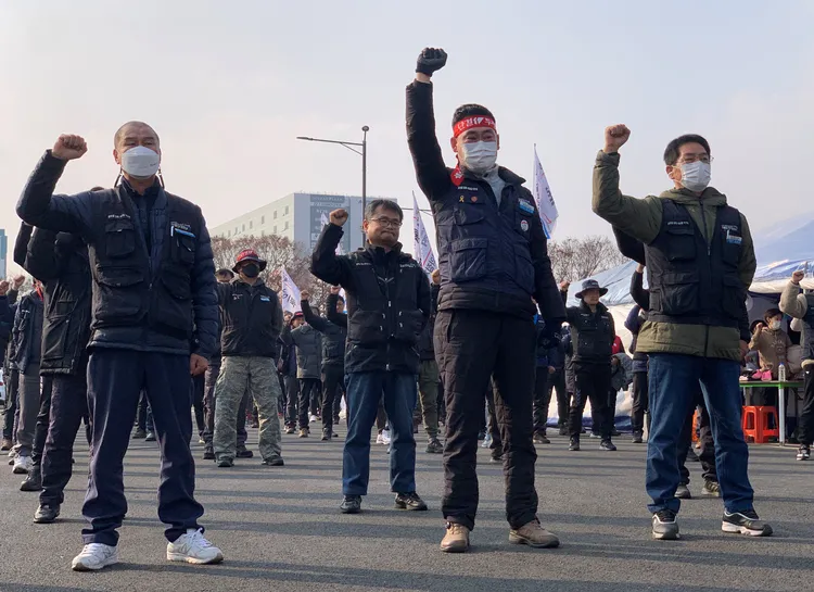 工會表示，今天有3575人參與投票。路透社