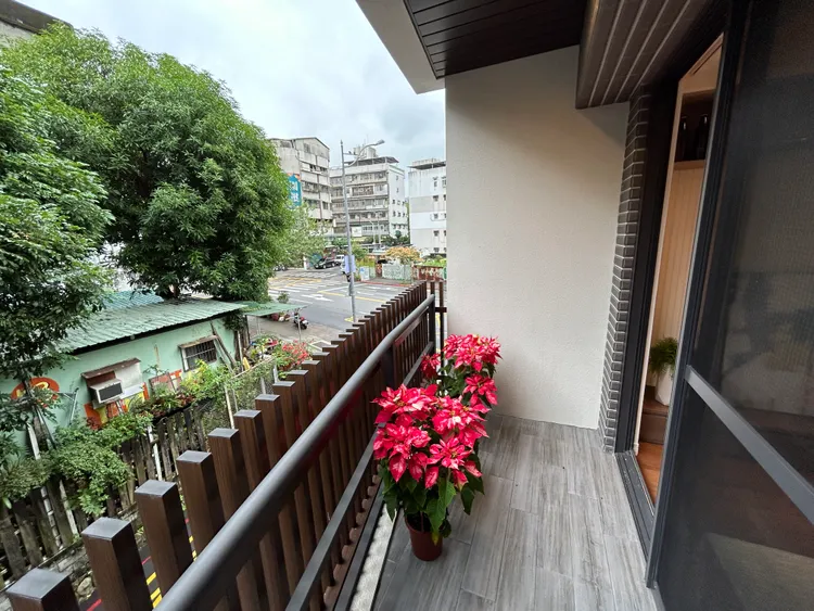 「文山清新」每一戶雙面採光而且南北向開窗，空間明亮無西曬。陳德興攝