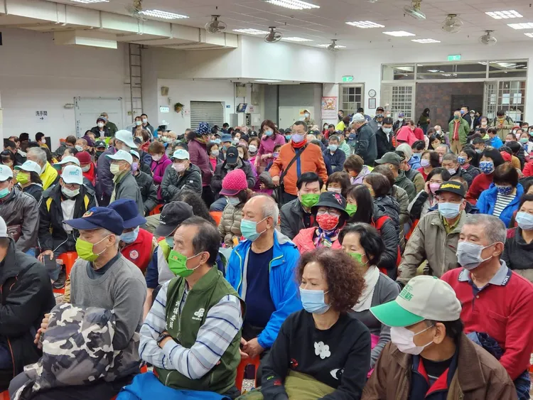 活動甫開始，基層黨員陸續進場。施智齡攝