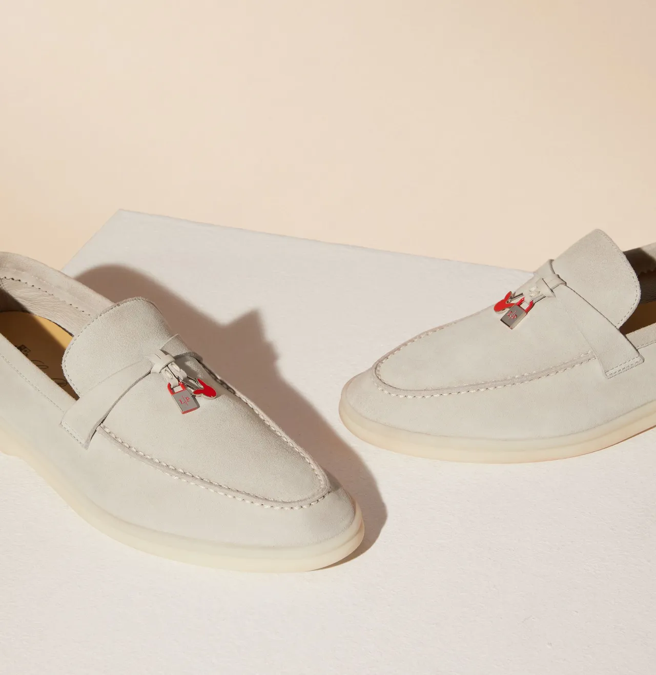 新年限定系列Summer Walk休闲鞋,3万4700元。品牌提供