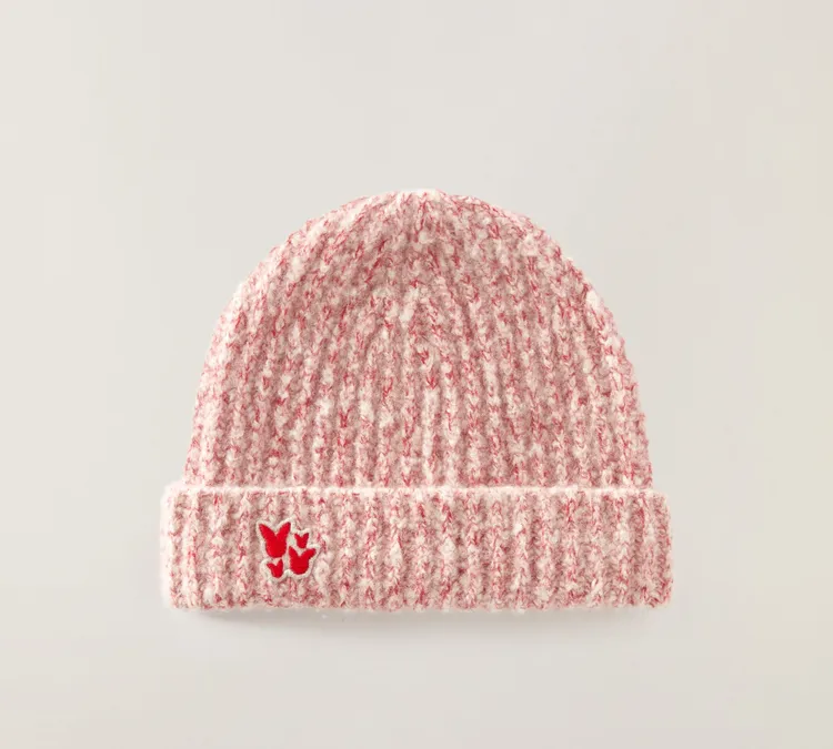 新年限定系列Aircash針織刺繡短毛帽，2萬900元。品牌提供