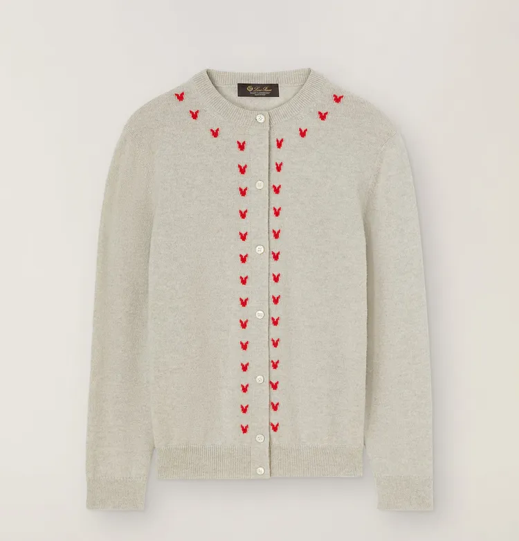 新年限定系列小山羊喀什米爾緄邊針織外套，7萬4100元。品牌提供