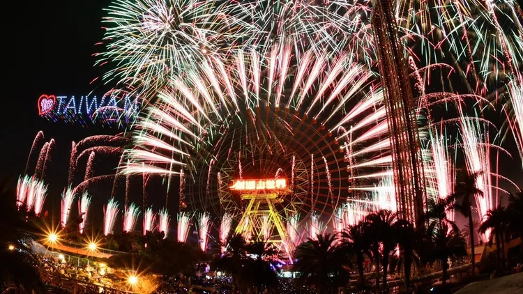 劍湖山跨年煙火秀是中部地區每年跨年的重頭戲。業者提供