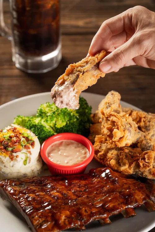 酥炸豬肋排為Chili's獨門餐點之一。業者提供