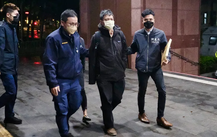 辦公室主任陳奐宇晚間移送北檢複訊。陳志淵攝