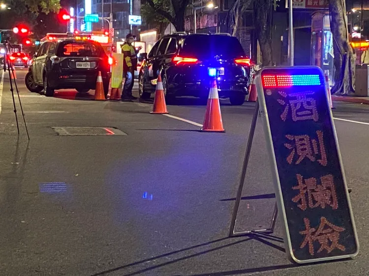 警方加強路檢。警方提供