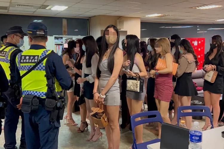 警方昨晚擴大臨檢，但未查獲不法。讀者提供