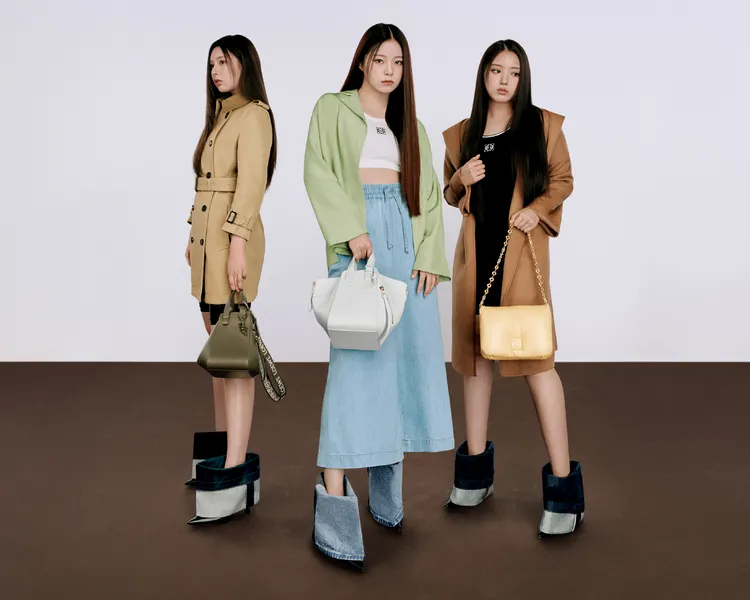 LOEWE設計一貫的藝術高冷格調，放在NMIXX這群小少女身上，看起來似乎不太合諧。品牌提供