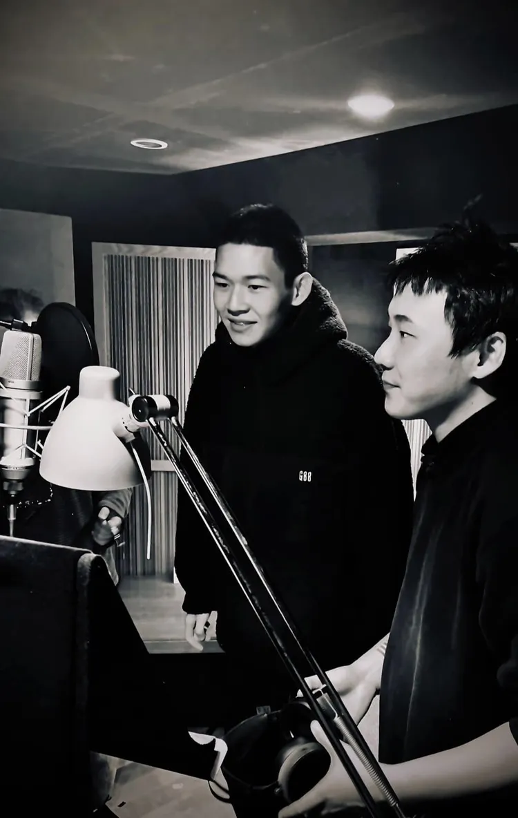 黃連煜兒子黃聖球（左）與黃聖丰對於音樂很有自己的想法。貳樓音樂提供