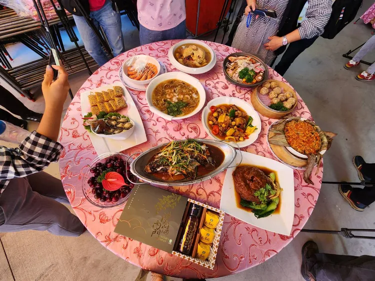 高雄內門農會將重啟初二辦桌娘家宴，石斑、放山雞、腿庫、魚翅等食材均入菜。讀者提供