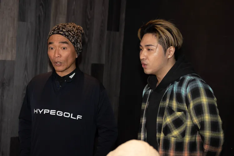 吳宗憲（左）不吐不快罵政府，兒子鹿希派不知所措。彭欣偉攝