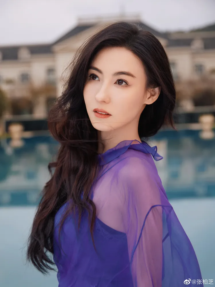 張柏芝靠著美顏在中國綜藝節目《乘風破浪的姐姐》翻紅。翻攝張柏芝微博