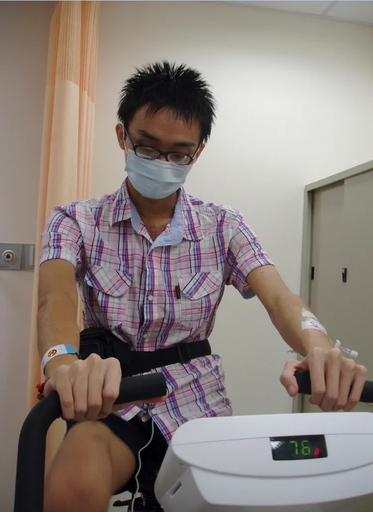 陳奕成2014年在台大醫院等待1個多月後終於心臟移植成功。台大醫院提供