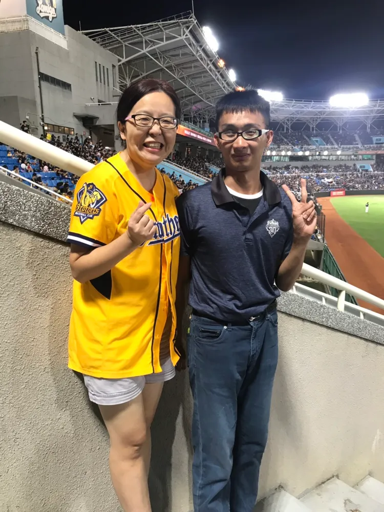 陳奕成工作之餘還擔任職棒比賽的現場人員。陳奕成提供