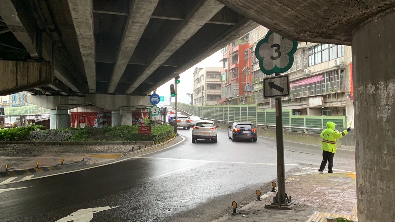 警方預判,元旦3天連續假期首日將出現出遊及返鄉車潮。警方提供