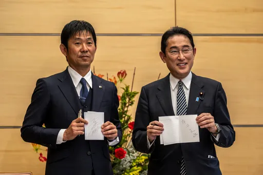世界盃|日本教頭森保一的「死亡筆記本」爆紅 首相看到竟然這麼做