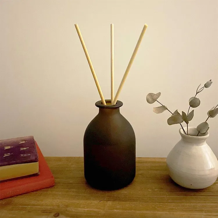 美妝保養與香氛類第1名-空間芬香油系列， 售價99-599元。業者提供