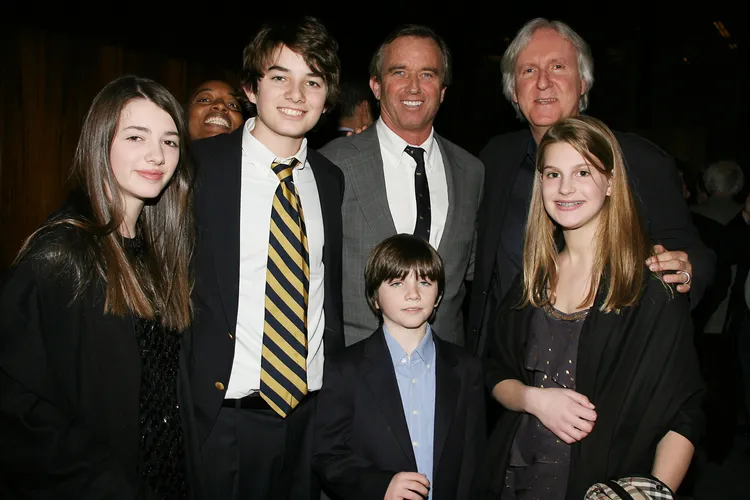 卡麥隆推出首集《阿凡達》後曾帶子女出席特映活動。Shutterstock