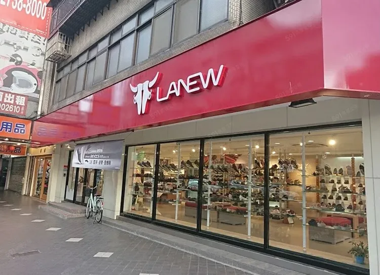 該店面之前由LaNew皮鞋承租多年。翻攝591
