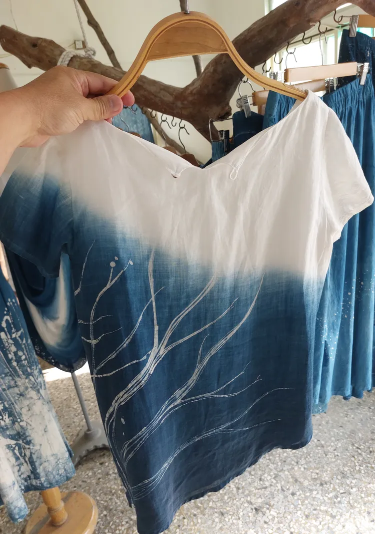 林曉鳳藍染作品。凃建豐攝