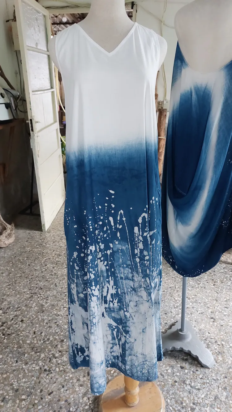 林曉鳳藍染作品。凃建豐攝