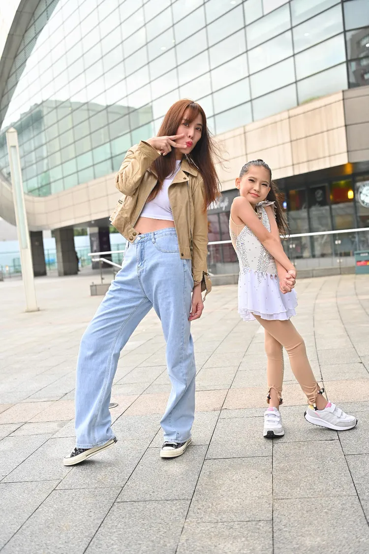 楚謹（左）原本不希望女兒這麼辛苦。Jim提供