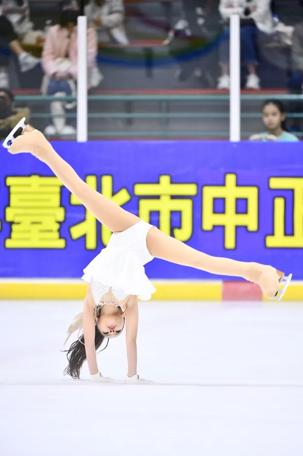 因為有學過體操，Yamila身段優美。Hank攝影