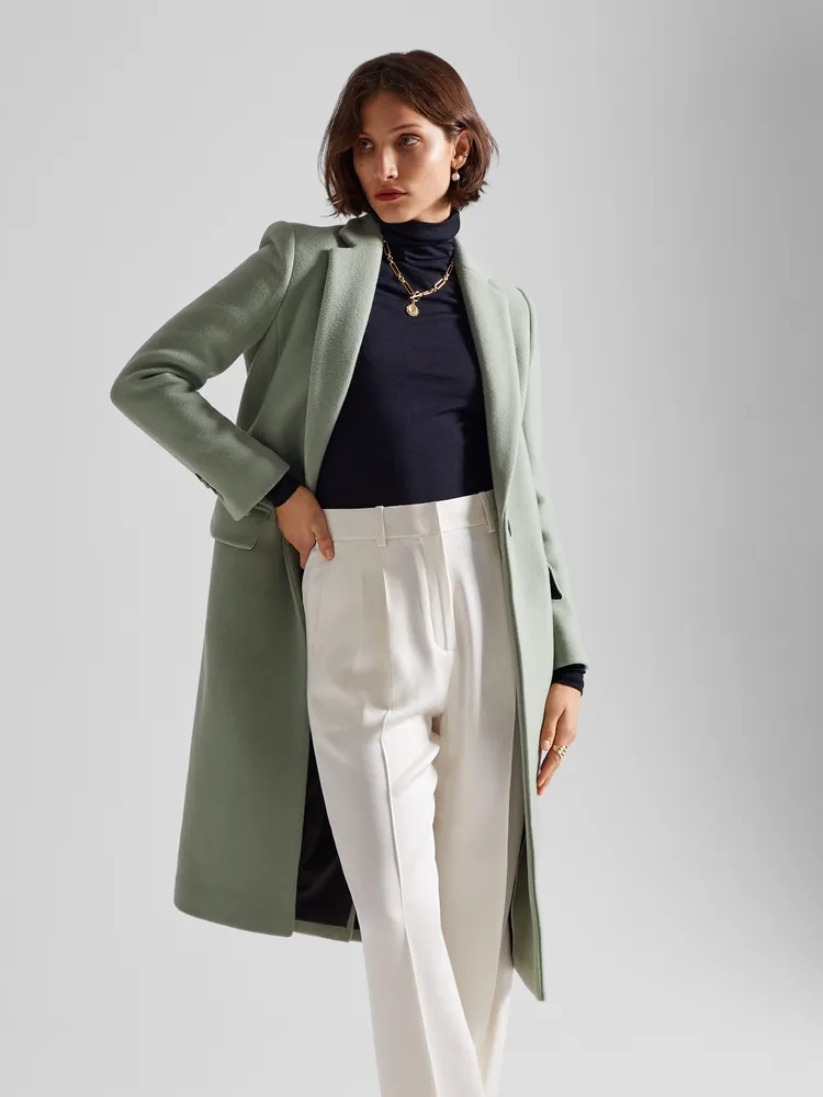 Club Monaco薄荷綠長版羊毛大衣，2萬4900元。品牌提供