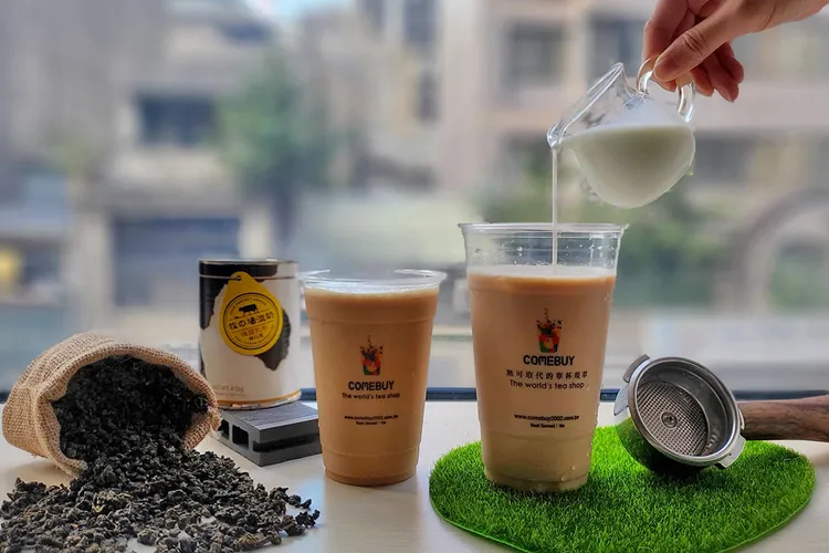 COMEBUY紅茶拿鐵、港式厚奶，冷冷天溫暖最好喝。業者提供
