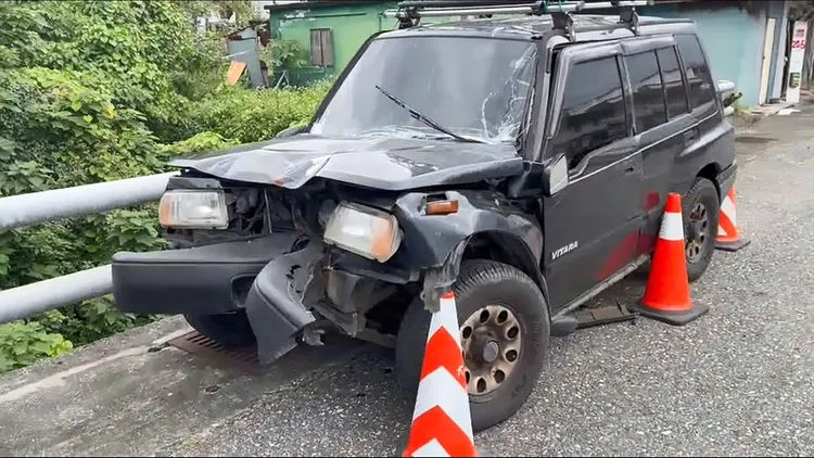 警方將肇事車輛拖回鑑識後釐清車禍原因。警方提供