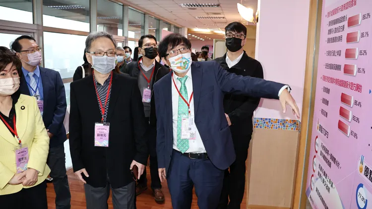 健保署長李伯璋（前右）。資料照，葉志明攝