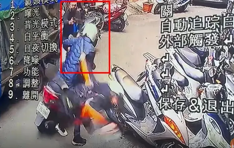 昨天梁父及梁男被攻擊的情形。資料畫面