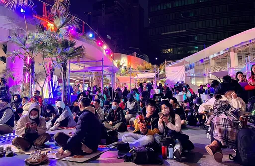 台中數百球迷不畏低溫瘋世足 今晚冠軍賽2地同步直播