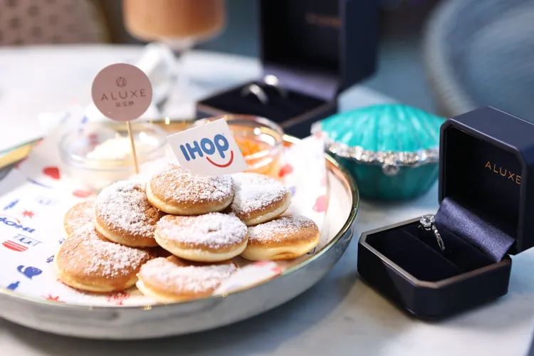 快閃活動獨家限定鬆餅IHOP法式魚卵乳酪鬆餅。翁玉信攝