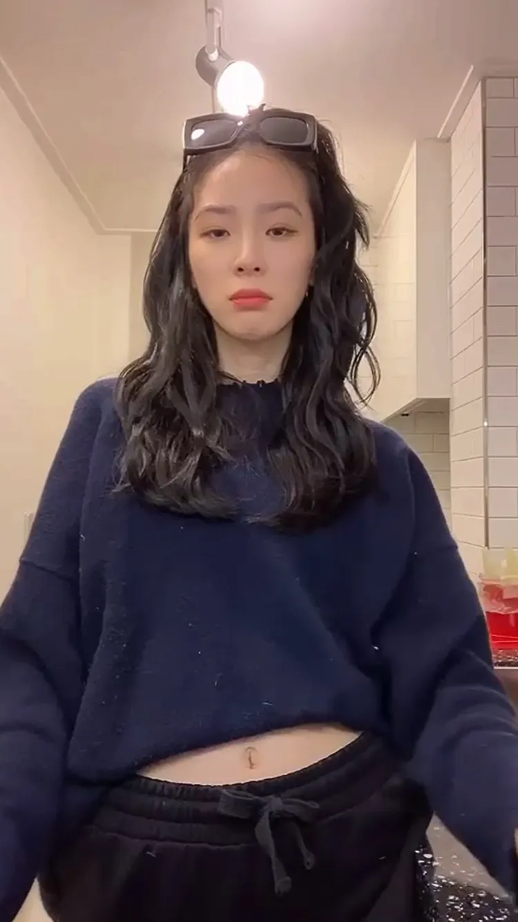 韓國時尚博主Irene Kim也是NYLORA的粉絲。ASPORT提供