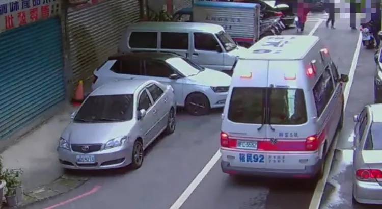 救護車到現場。翻攝畫面