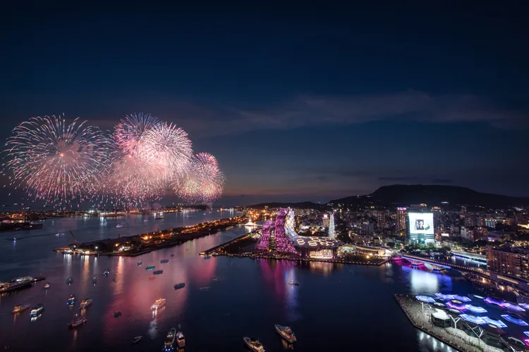 高市府將在1/1晚上於高流海岸施放煙火。高市府提供
