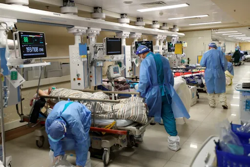 中國疫情傳播快　分析：14億人口未來數月估半數將染疫