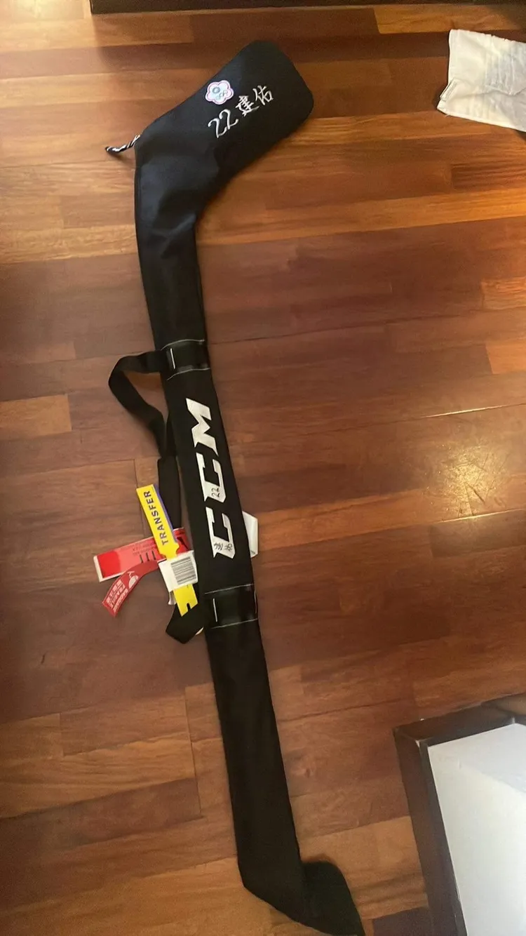 航空公司推辭稱球桿沒有硬盒裝不理賠。讀者提供