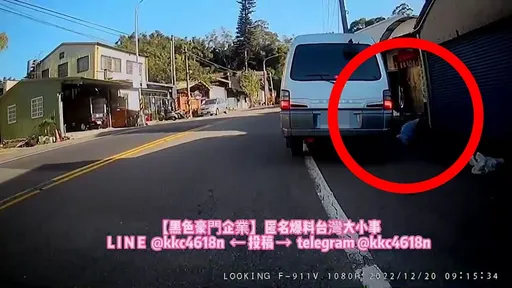 驚悚影片!夫妻車上吵架 老婆「跳車墜地」滾數圈