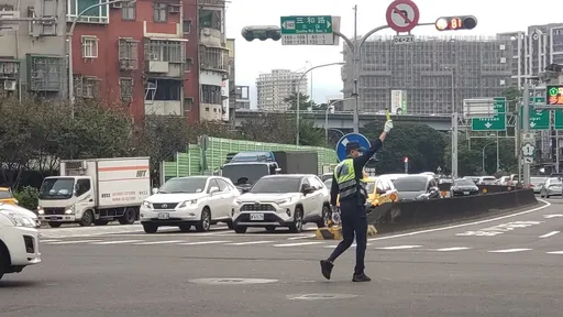 元旦3天連假車潮湧 三重警今起加強交通疏導