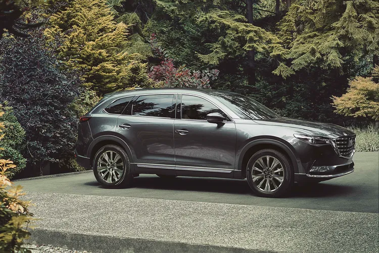 MAZDA CX-9超質感內裝傲視同級旗艦休旅，搭載豐沛動力及完善安全科技 ，讓長程行車更怡然自得，本月推出優惠購車方案。業者提供