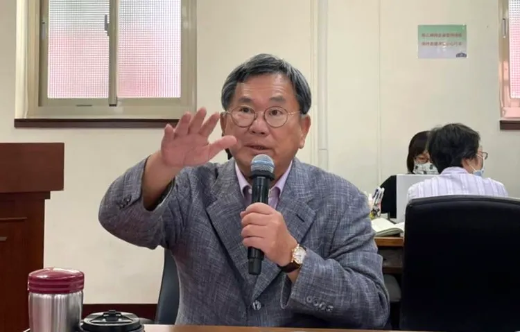 館長陳之漢開直播抨擊立委陳明文（如圖），提及民進黨發給眾多當紅YTR標案「幾千萬、幾百萬在發」。翻攝自陳明文臉書