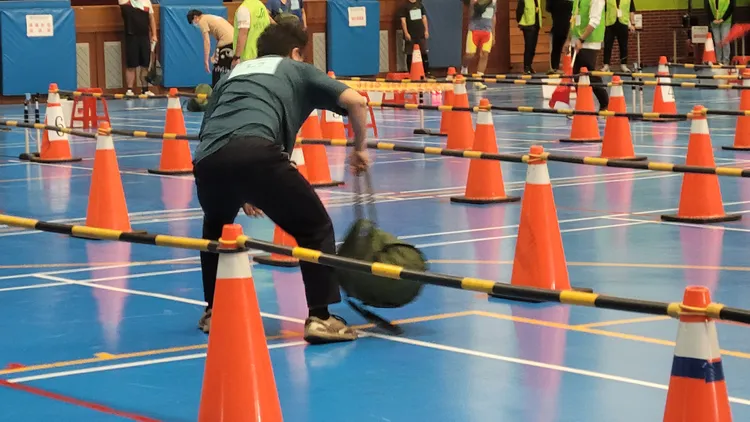 儘管跌倒還是奮力爬起跑完全程。劉榮輝攝