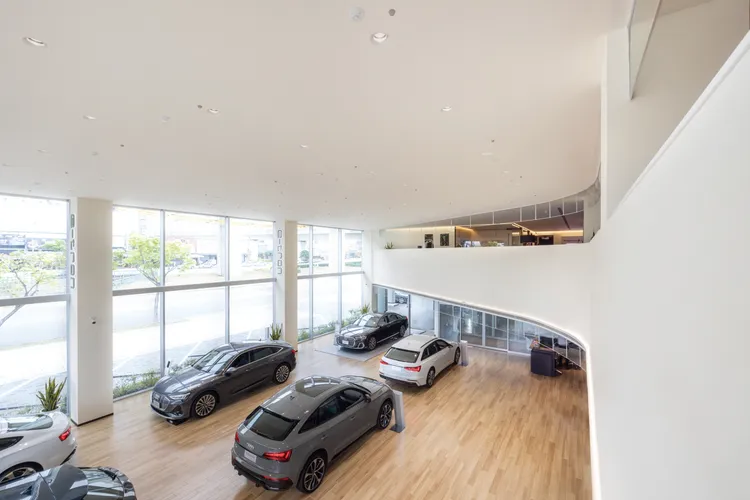 新車展示區可展示八部新車。業者提供