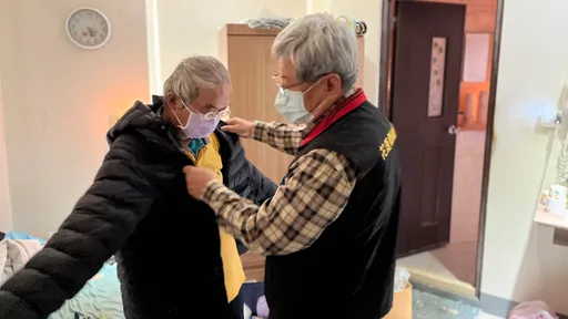 揪甘心！寒流來襲冷颼颼　花蓮縣府送獨居老人毛毯、羽絨衣